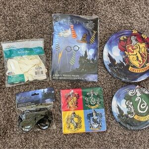 Warner Bros. Harry Potter Party Set - Red, Yellow, Green, Blue
